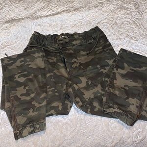 American Eagle camo pants
